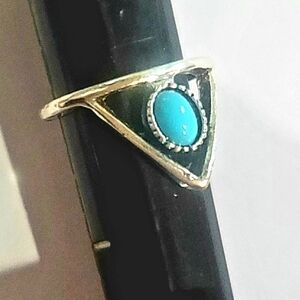 TURQUOISE  TREND ON SILVER LADIES NEW SIZE 5 ACCENT RING BLOWOUT 1 LEFT SALE